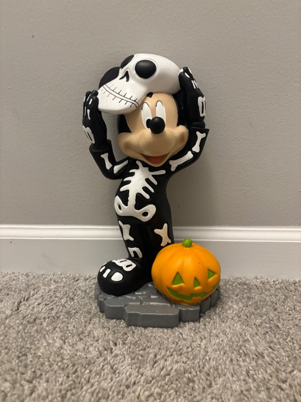 Disney Halloween Mickey Mouse Skeleton Mask Figurine Statue